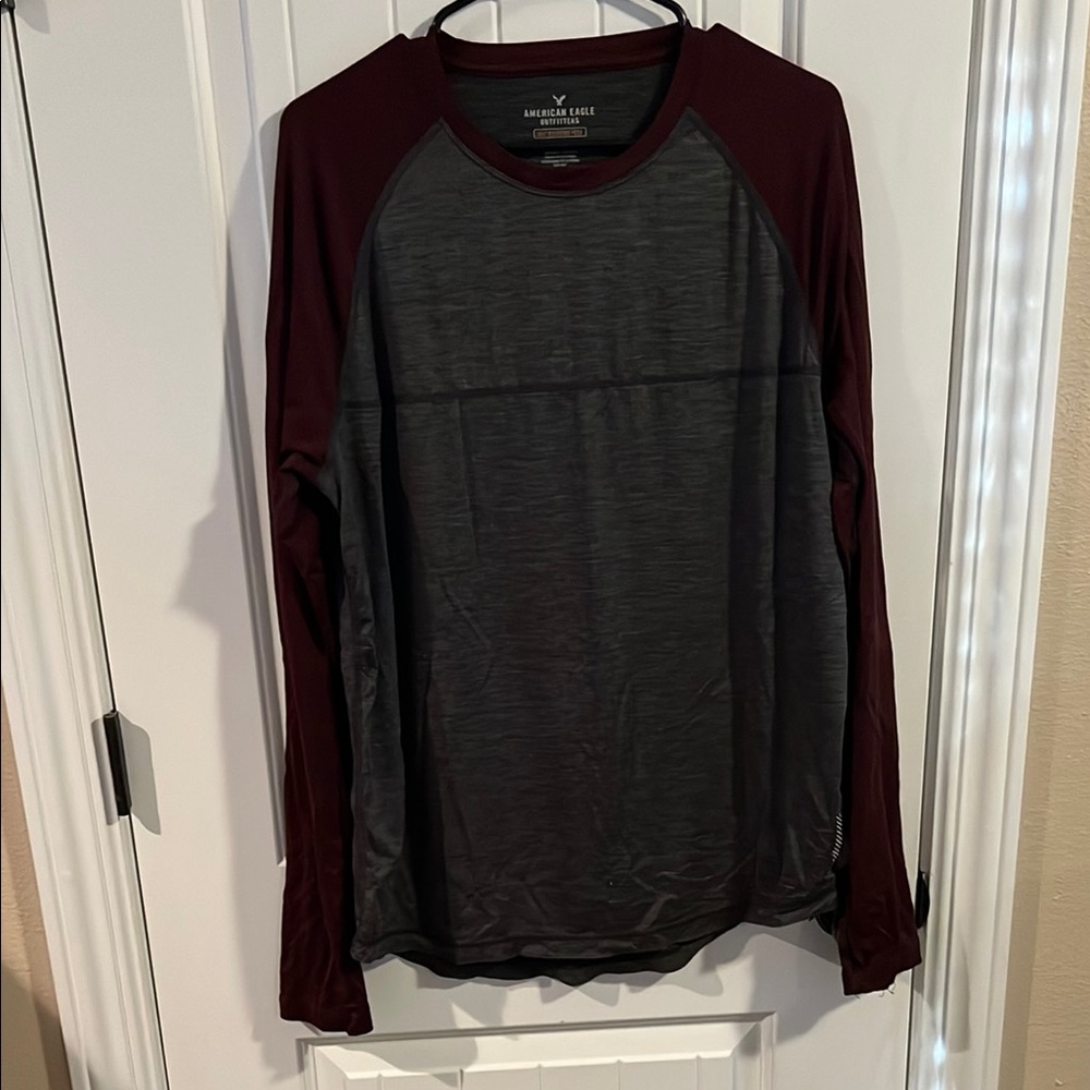 American Eagle Outfitters Men's Gray and Maroon Shirt
